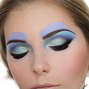 دربارۀ این مقاله بیشتر بخوانید The Art of Makeup: Empowerment, Expression, and Transformative Beauty