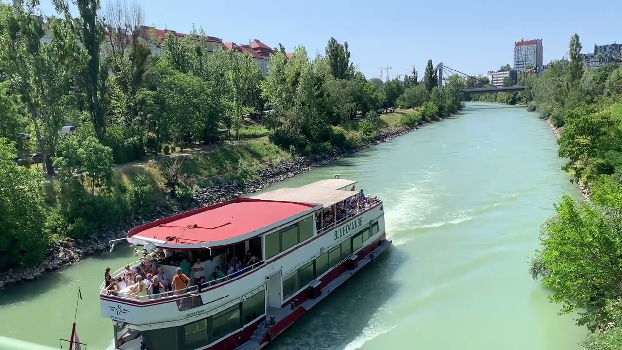 Read more about the article Boat touron Danube Channel in Vienna تور تفریحی با قایق بر روی کانال دانوب در وین اتریش