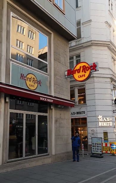 Read more about the article هارد راک کافه وین Hard Rock Cafe Vienna Austria